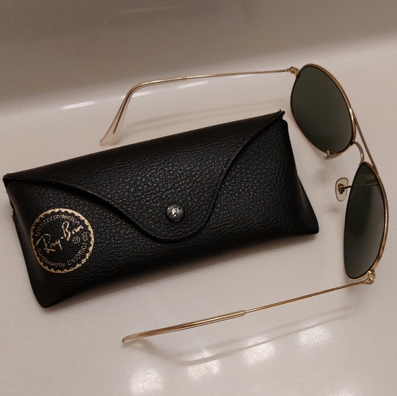 Ray-Ban Aviator Sunglasses with Case - Picture 3 of 3